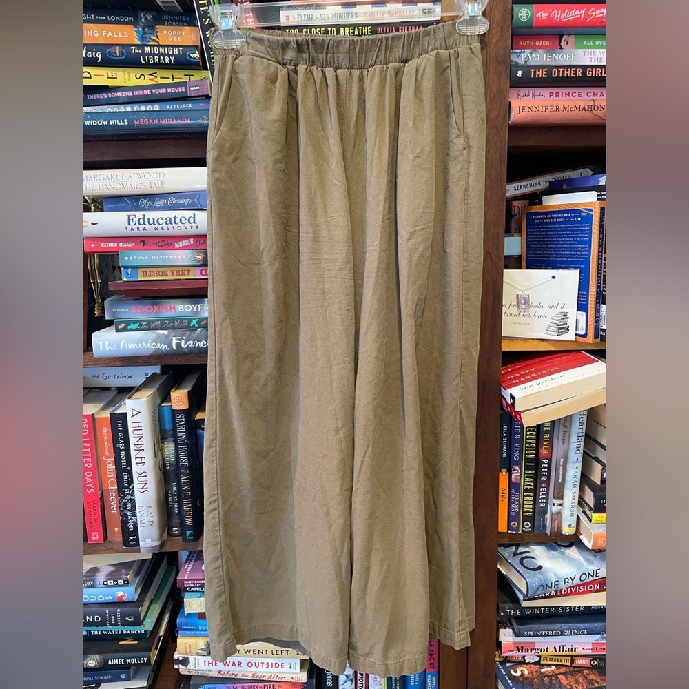 Last chance—EUC OZMA Wide Leg Cropped Pants in Sage - Picture 2 of 6